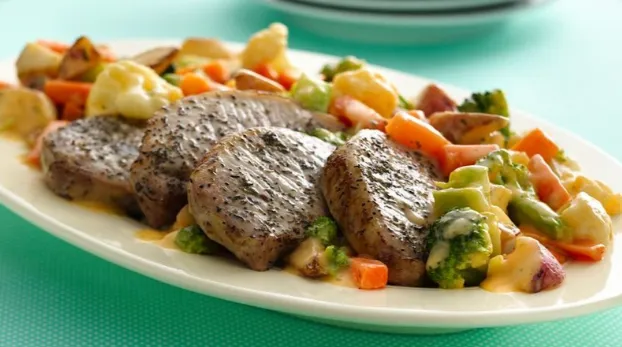 Chuleta de Cerdo con Vegetales Salteados