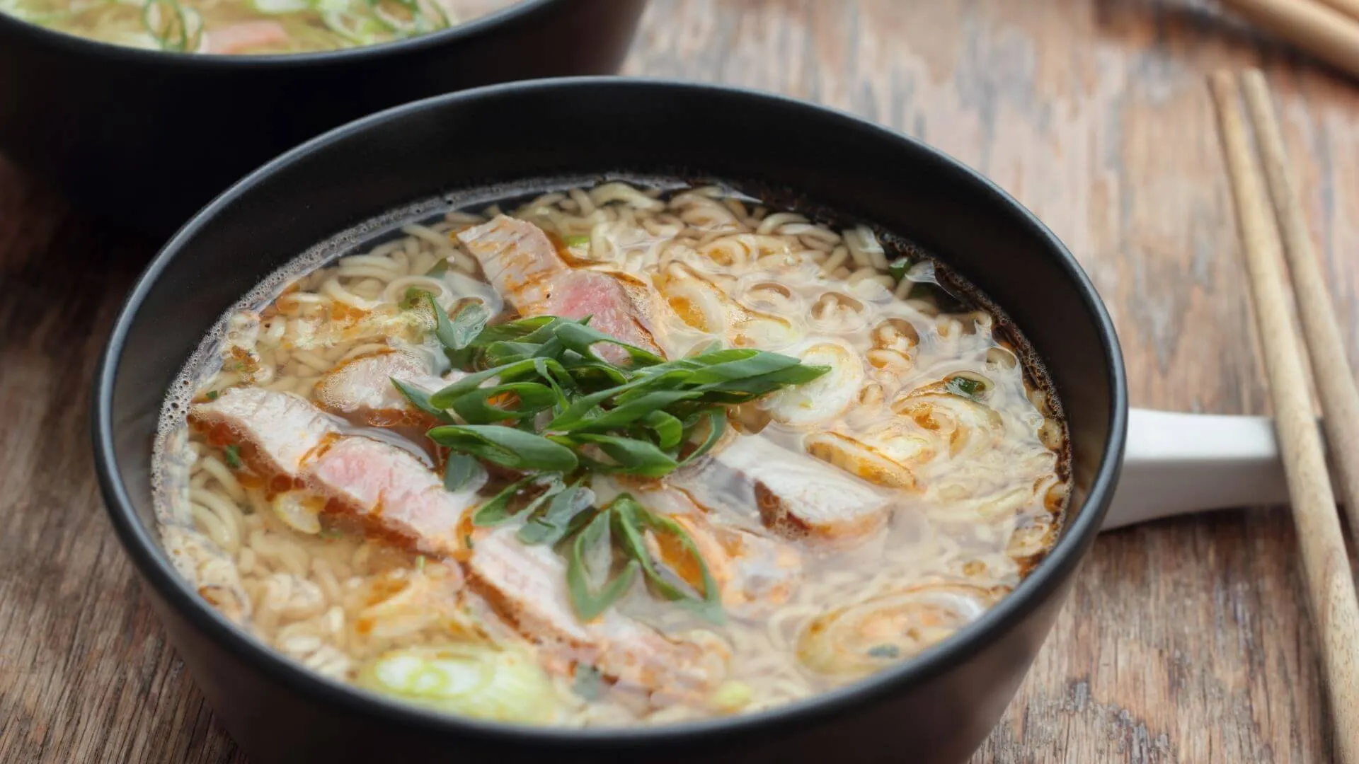 Sopa Oriental de Cerdo